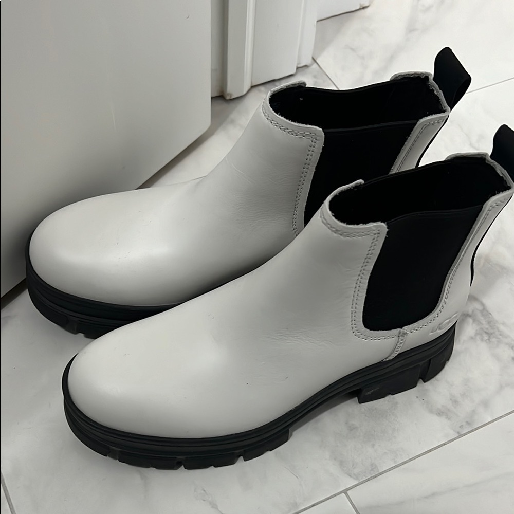 Women's Ashton Waterproof Lug-Sole Chelsea Booties